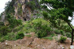 Small cave near Pha Nong Khoi Cave - Rong Kwang